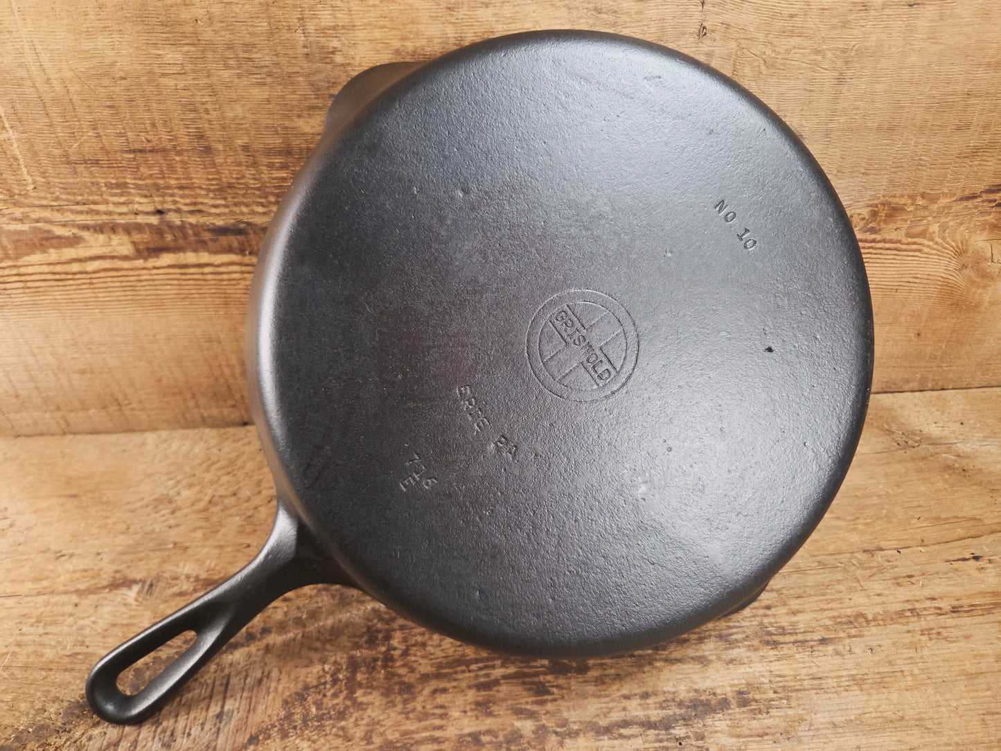 Big 1940's Griswold #10 Skillet with Small Block Logo and Heat Ring, 716 E. Fantastic every day pan, Getting harder to find these!