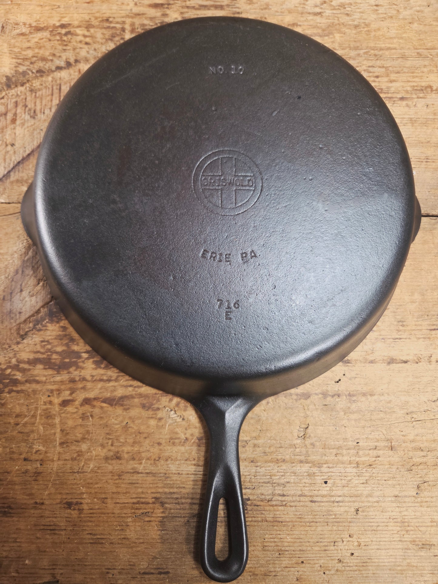 Big 1940's Griswold #10 Skillet with Small Block Logo and Heat Ring, 716 E. Fantastic every day pan, Getting harder to find these!