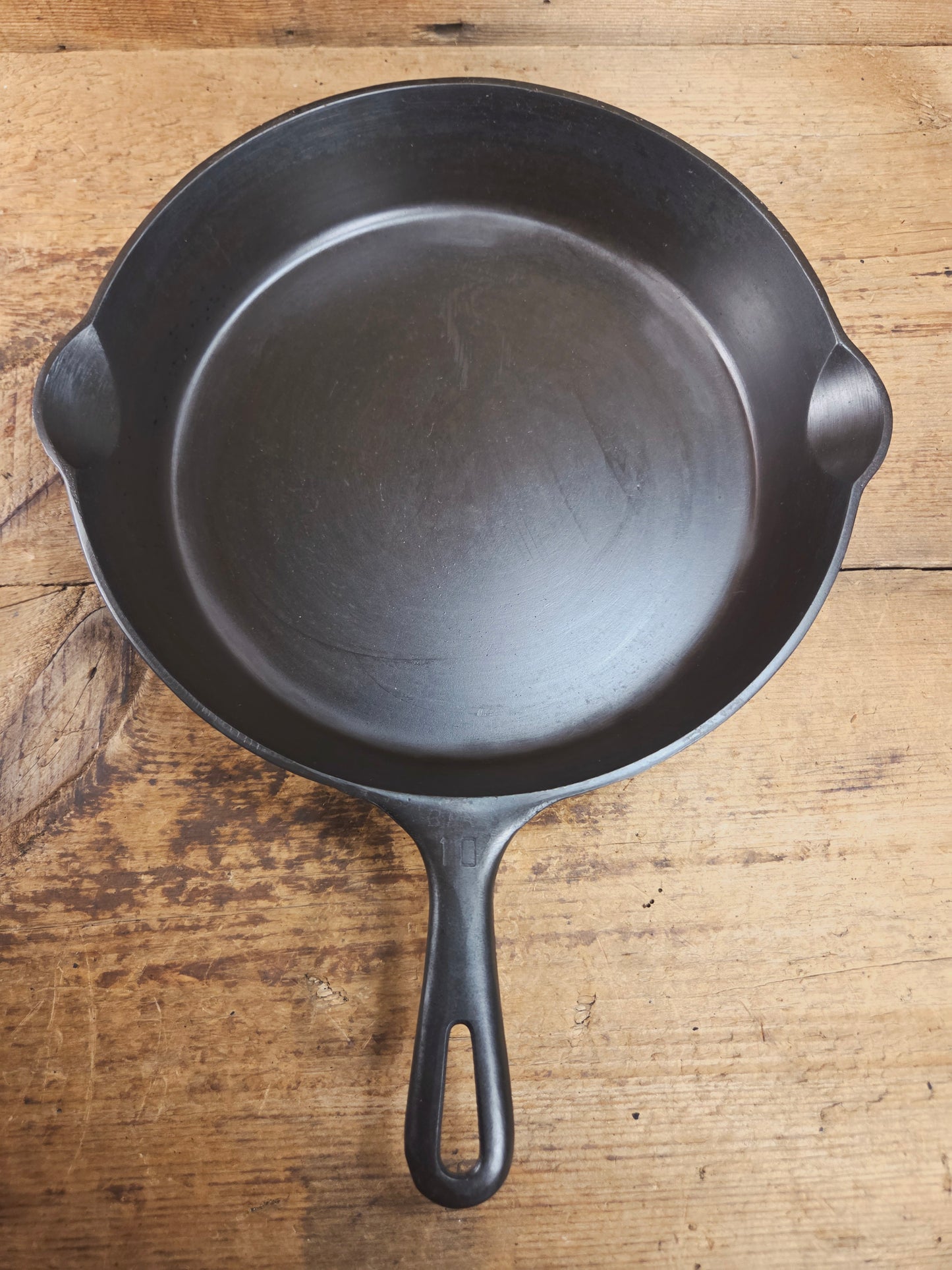 Big 1940's Griswold #10 Skillet with Small Block Logo and Heat Ring, 716 E. Fantastic every day pan, Getting harder to find these!