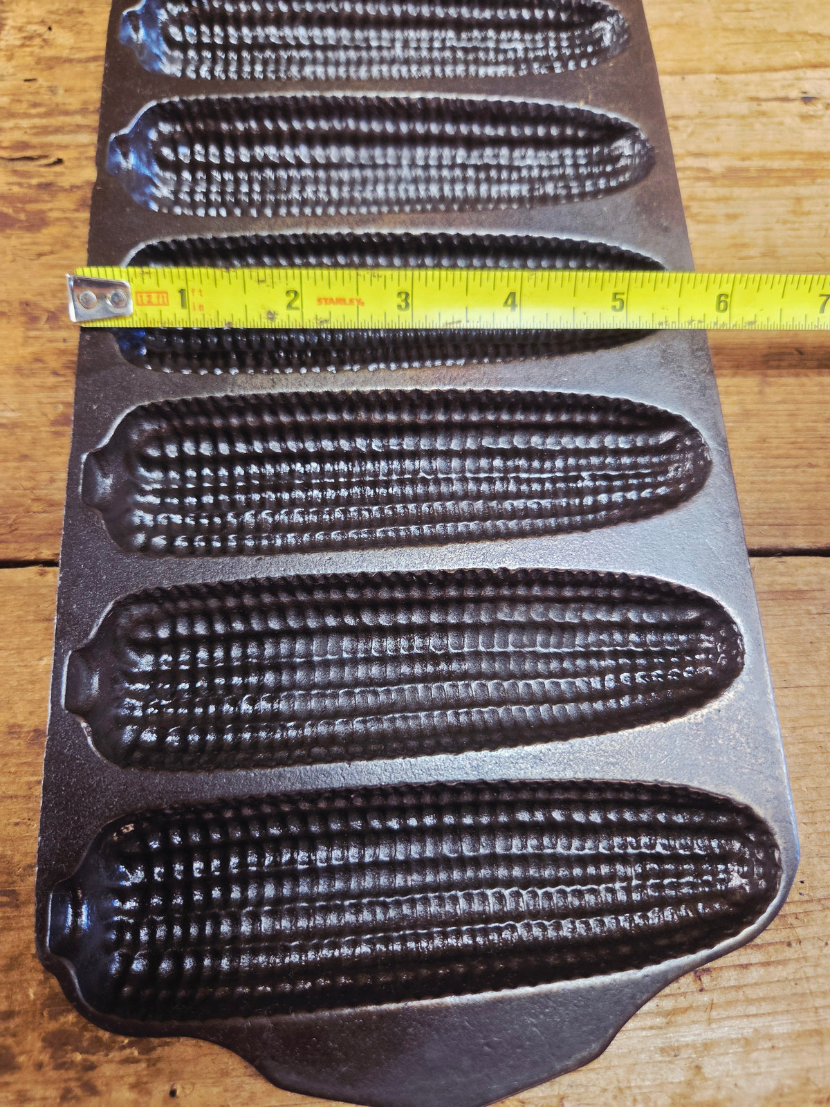 Beautiful Griswold No. 273 Crispy Corn Stick Pan p/n 930. Great gift idea or a perfect gift for you! Restored and Ready
