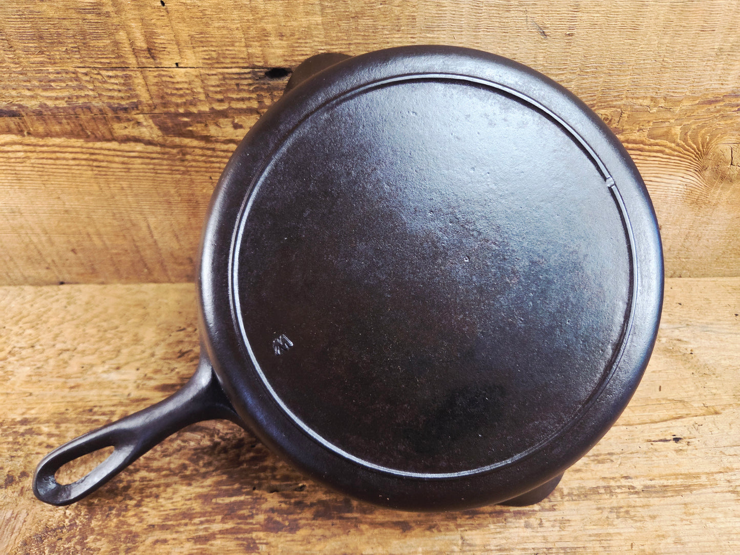 1910's very early Lodge #8 Cast Iron Skillet with Single Notch and Raised W at 6 O'clock position