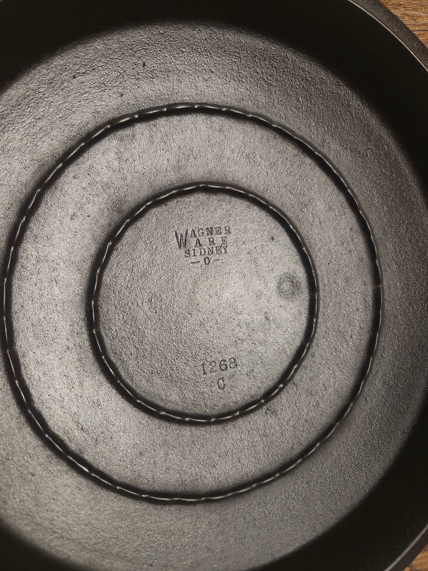 1930's Beautiful! Wagner #8 Dutch Oven with Ring pattern Lid, 1268. Perfect for soups, breads or stews! (Copy)