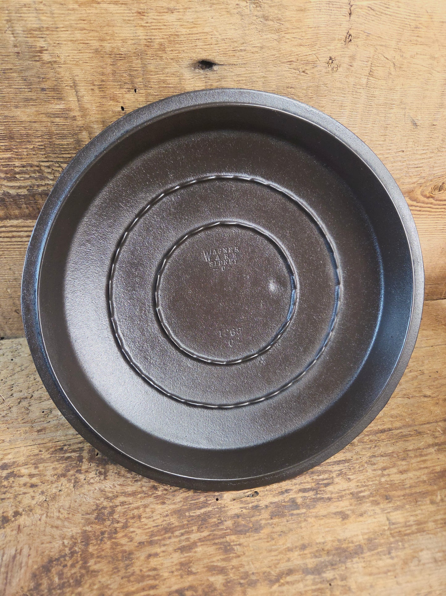 1930's Beautiful! Wagner #8 Dutch Oven with Ring pattern Lid, 1268. Perfect for soups, breads or stews! (Copy)