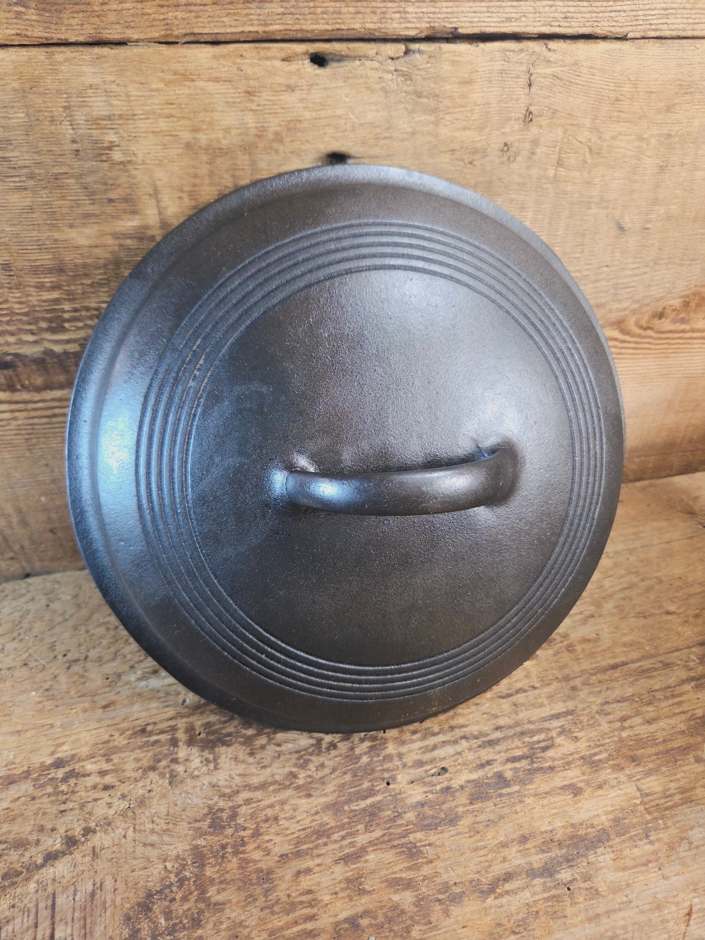 1930's Beautiful! Wagner #8 Dutch Oven with Ring pattern Lid, 1268. Perfect for soups, breads or stews! (Copy)
