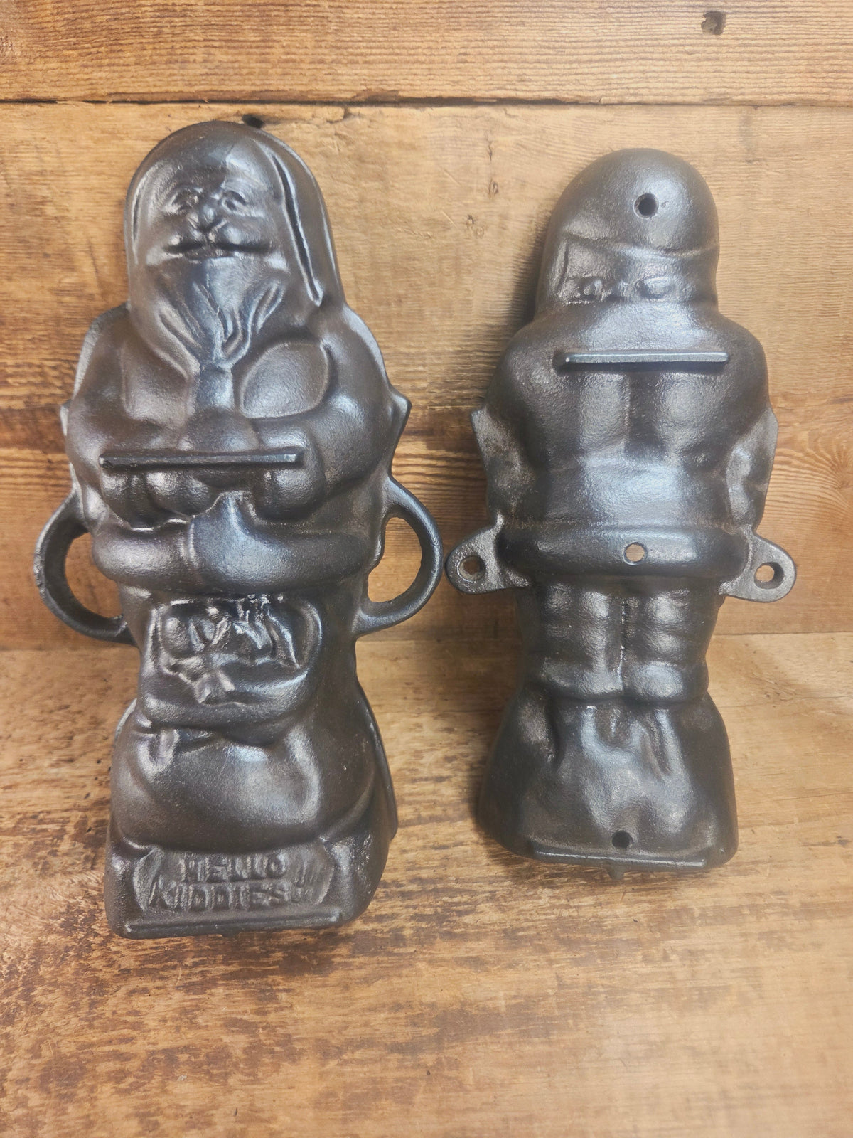 Ho Ho Hold the SHOW!! The Authentic #897/898 Griswold SANTA Cake Mold (Hello Kiddies!). Many copies are out there see