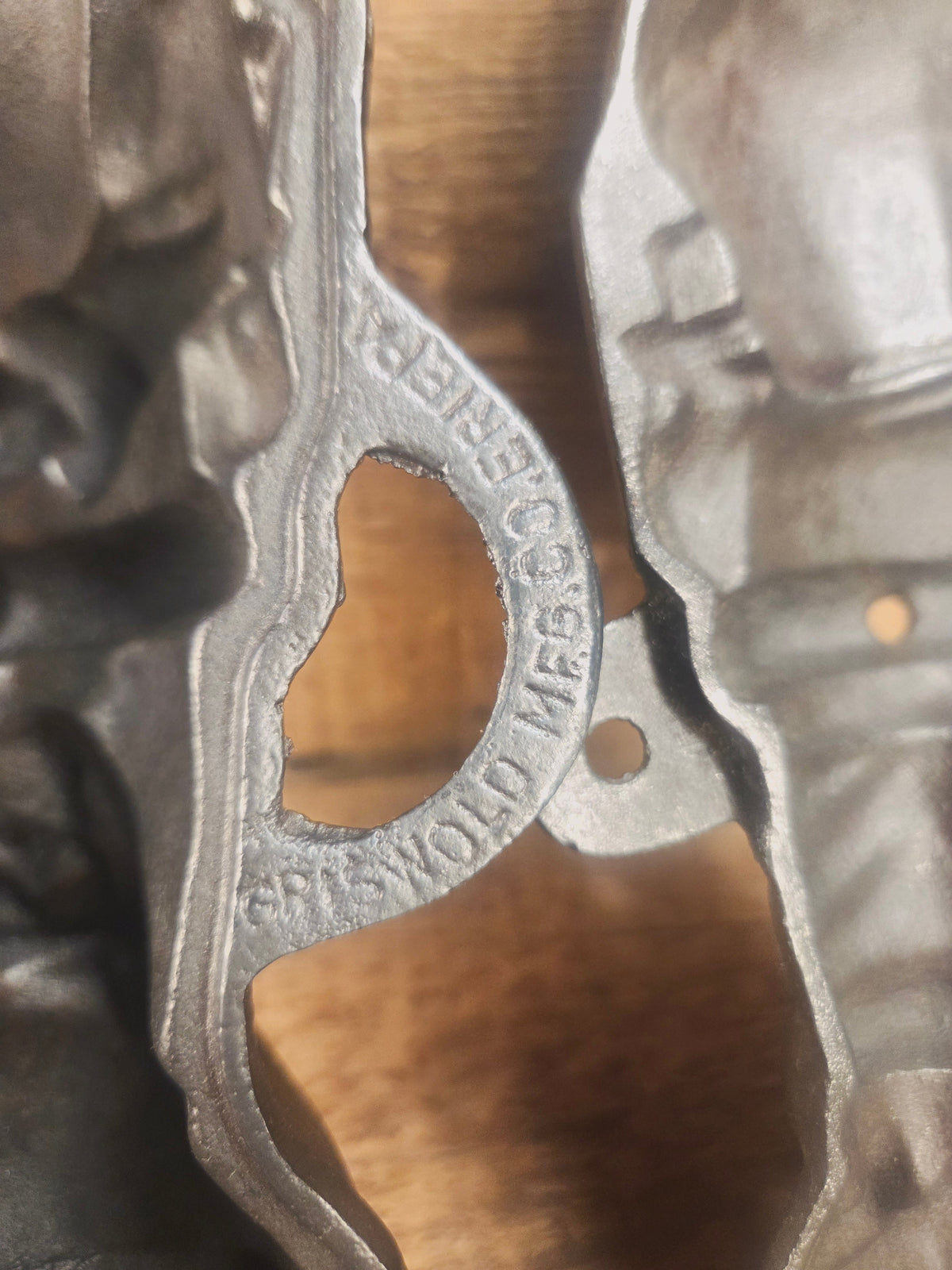 Ho Ho Hold the SHOW!! The Authentic #897/898 Griswold SANTA Cake Mold (Hello Kiddies!). Many copies are out there see