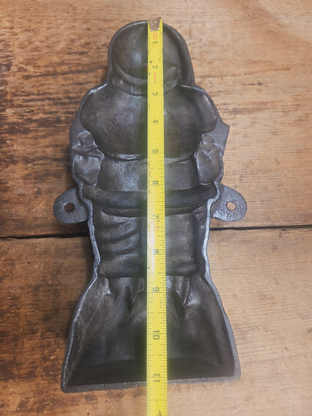 Ho Ho Hold the SHOW!! The Authentic #897/898 Griswold SANTA Cake Mold (Hello Kiddies!). Many copies are out there see