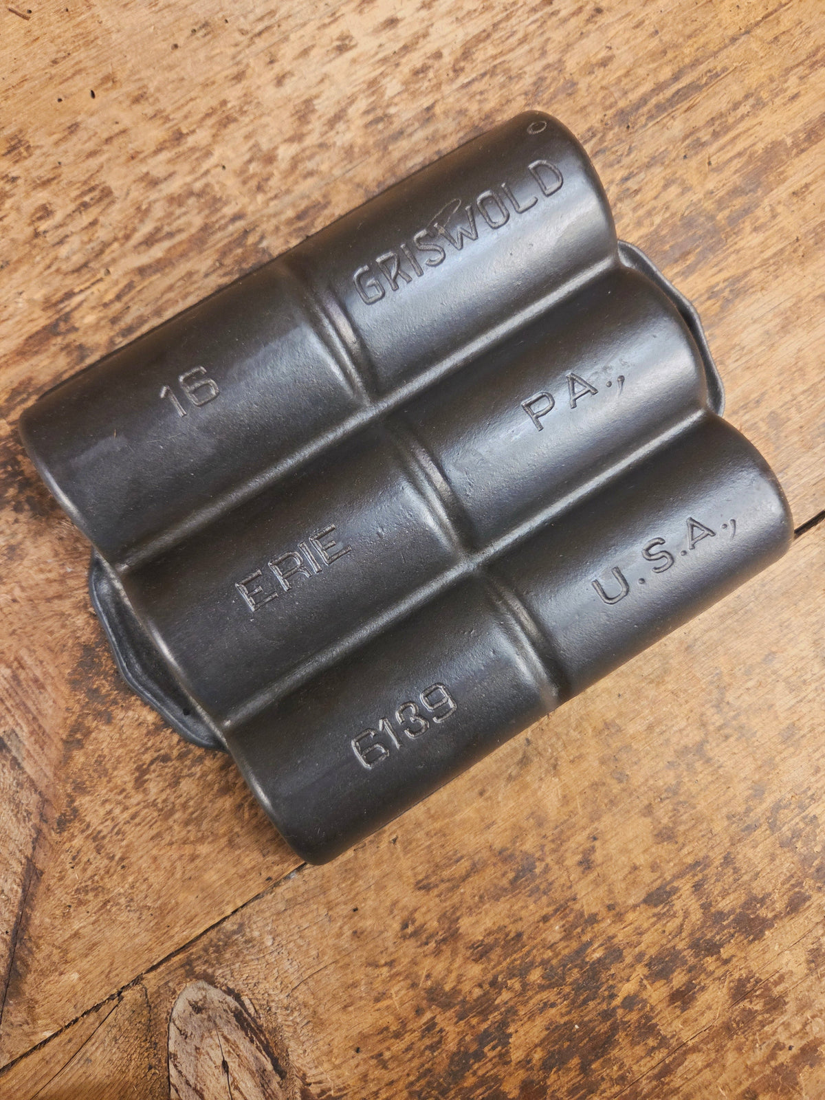 WOW. Tough To Find 1920’s LARGE Griswold No. 16 French Roll Bread 6 cup 6139 Bakeware