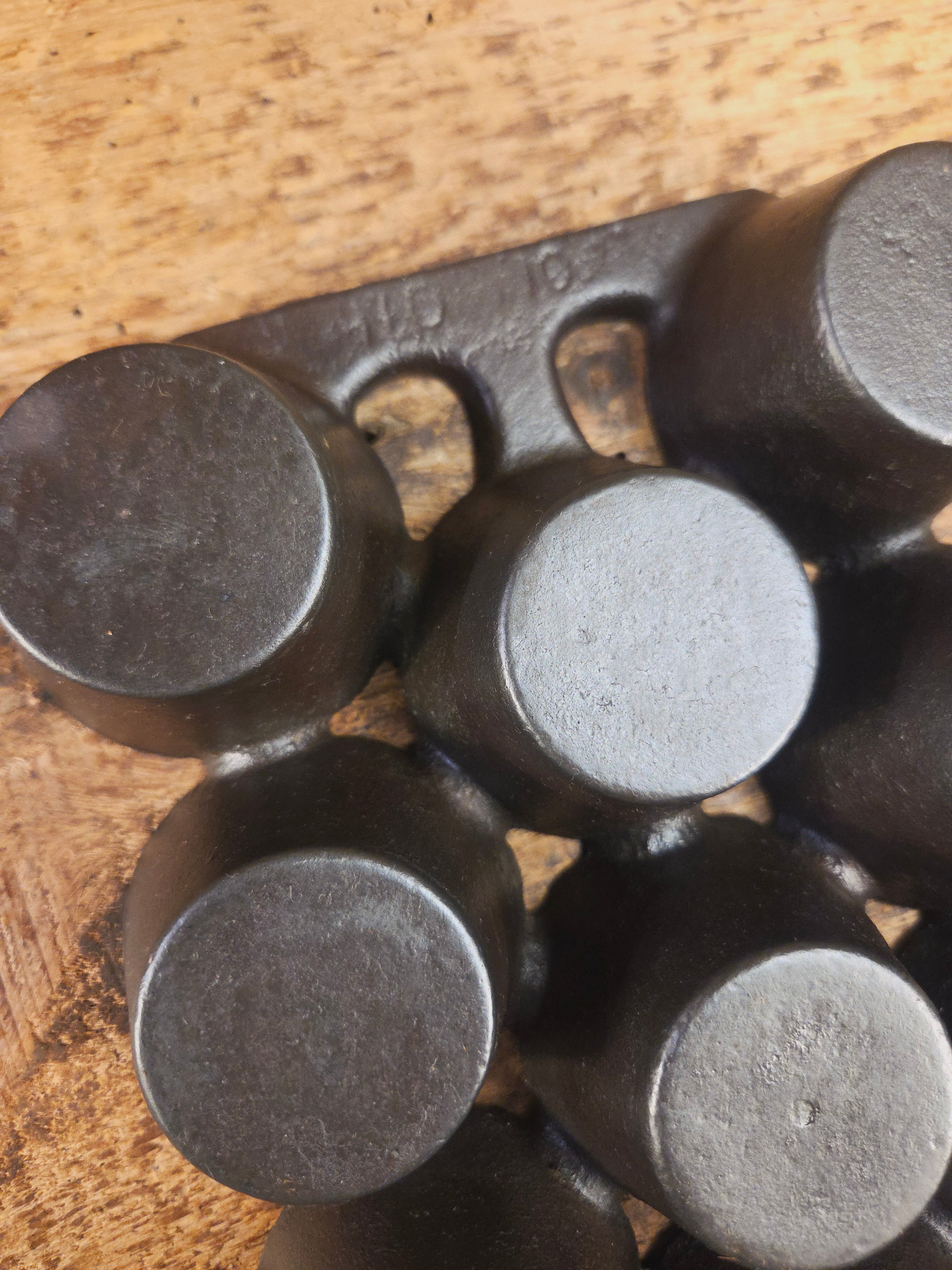 Early Series Erie #10 Popover Pan 11 cup. 948. Variation #4. Beautifully restored and ready to make muffins popovers