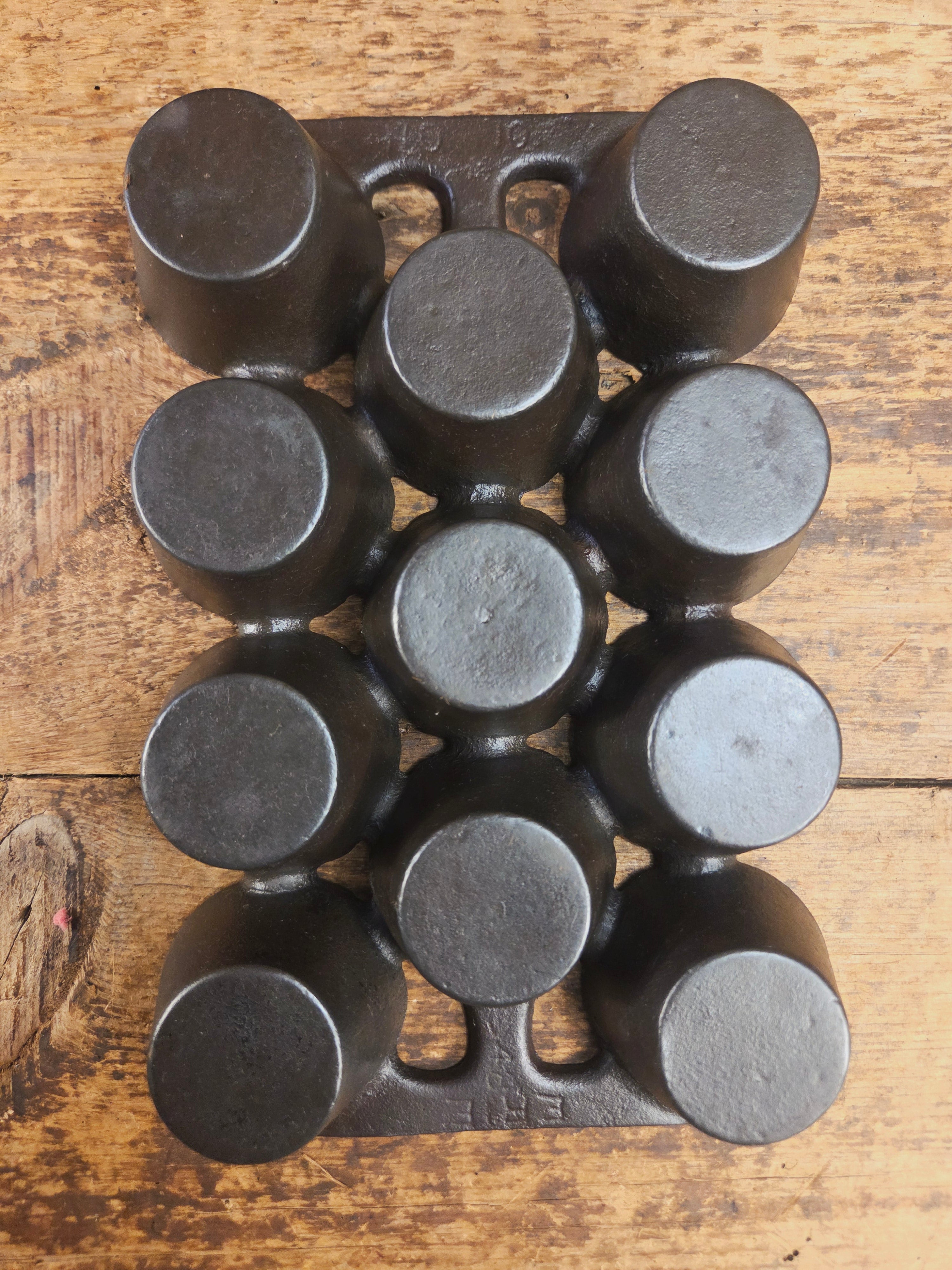 Early Series Erie #10 Popover Pan 11 cup. 948. Variation #4. Beautifully restored and ready to make muffins popovers