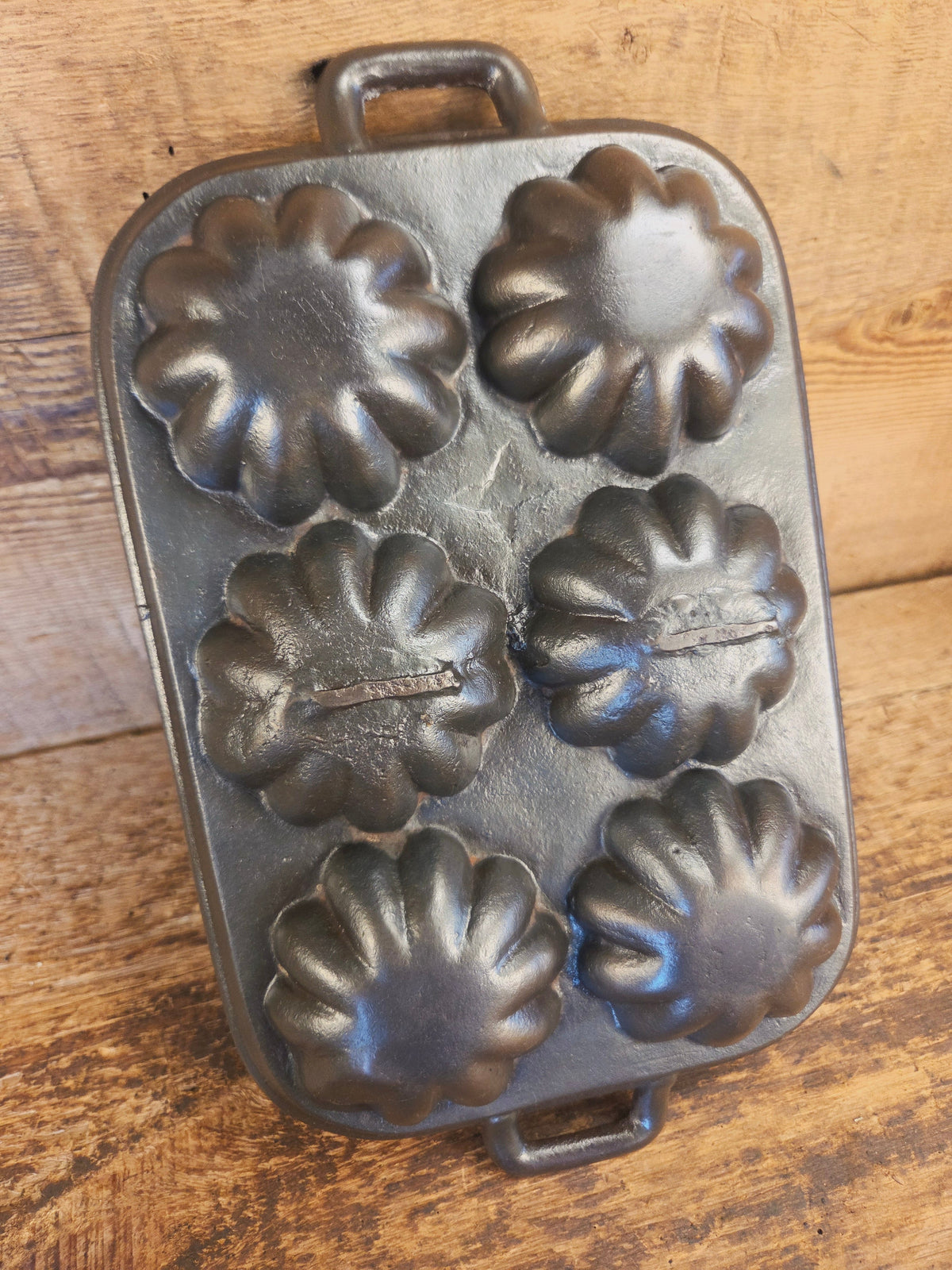 Great gift! Pre 1900’s closed frame Antique Gate-Marked #10 Turks Head Pan - Bakeware