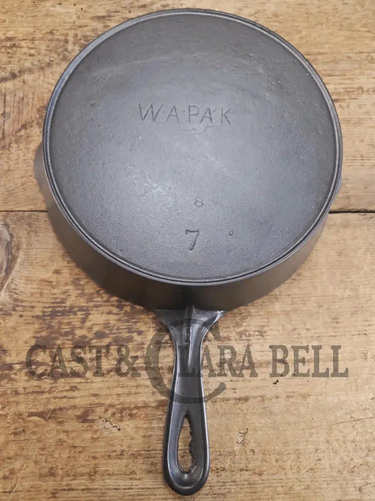 A beauty!! Early 1900βs Wapak straight logo #7. 8 Makers Mark. Cast Iron Skillet with Heat Ring Skillet