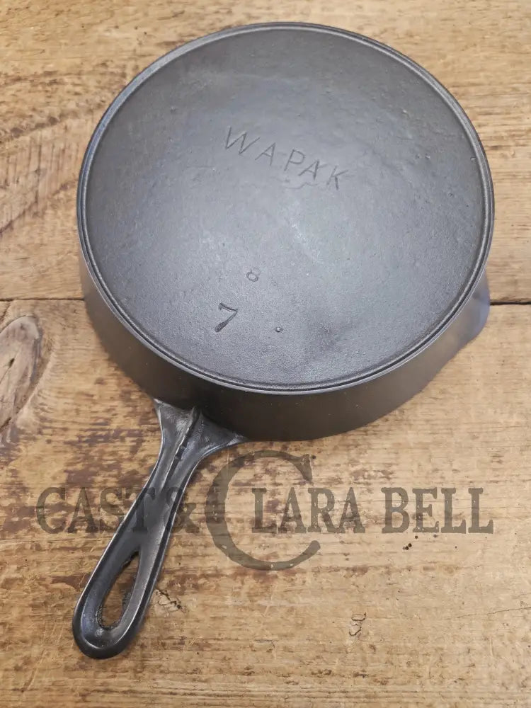 A beauty!! Early 1900βs Wapak straight logo #7. 8 Makers Mark. Cast Iron Skillet with Heat Ring Skillet