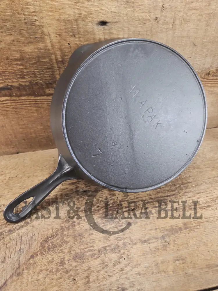 A beauty!! Early 1900βs Wapak straight logo #7. 8 Makers Mark. Cast Iron Skillet with Heat Ring Skillet
