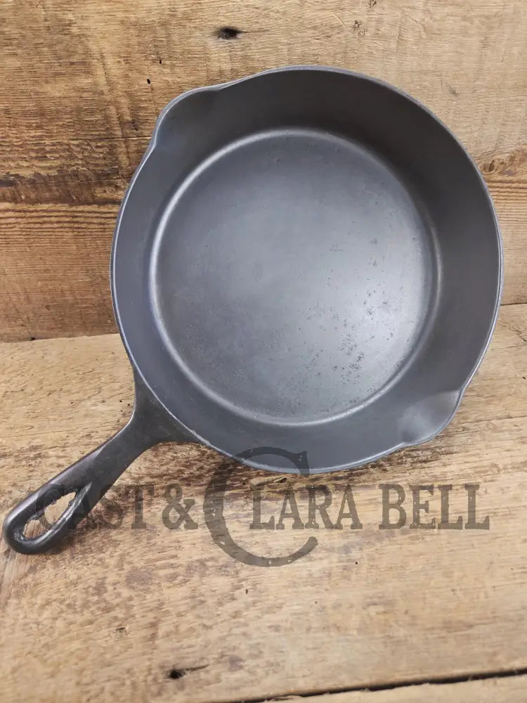 A beauty!! Early 1900βs Wapak straight logo #7. 8 Makers Mark. Cast Iron Skillet with Heat Ring Skillet