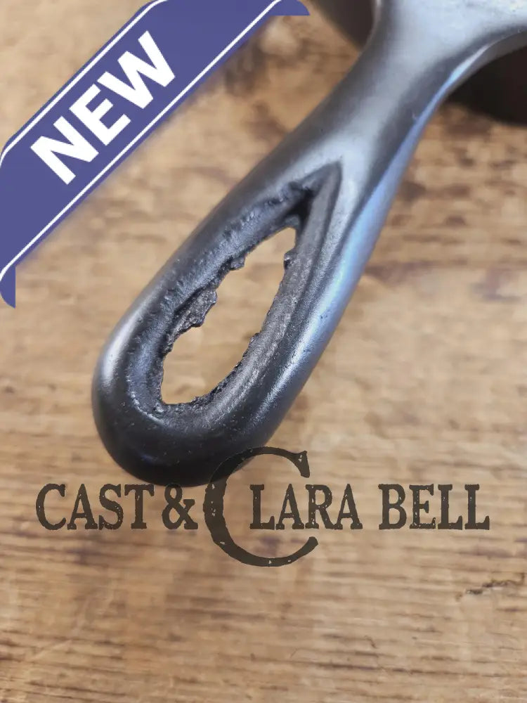A beauty!! Early 1900βs Wapak straight logo #7. 8 Makers Mark. Cast Iron Skillet with Heat Ring Skillet