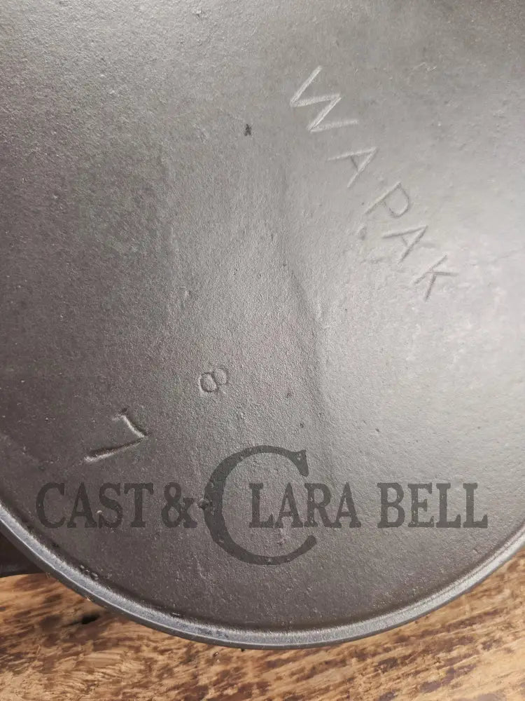 A beauty!! Early 1900βs Wapak straight logo #7. 8 Makers Mark. Cast Iron Skillet with Heat Ring Skillet