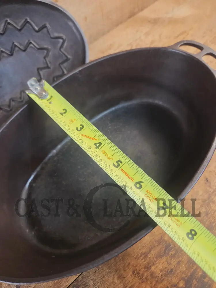 A bread maker’s dream. Very Hard to Find Wagner Stylized Logo Oval Roaster with Turtle Top sawtooth drip lid - Dutch