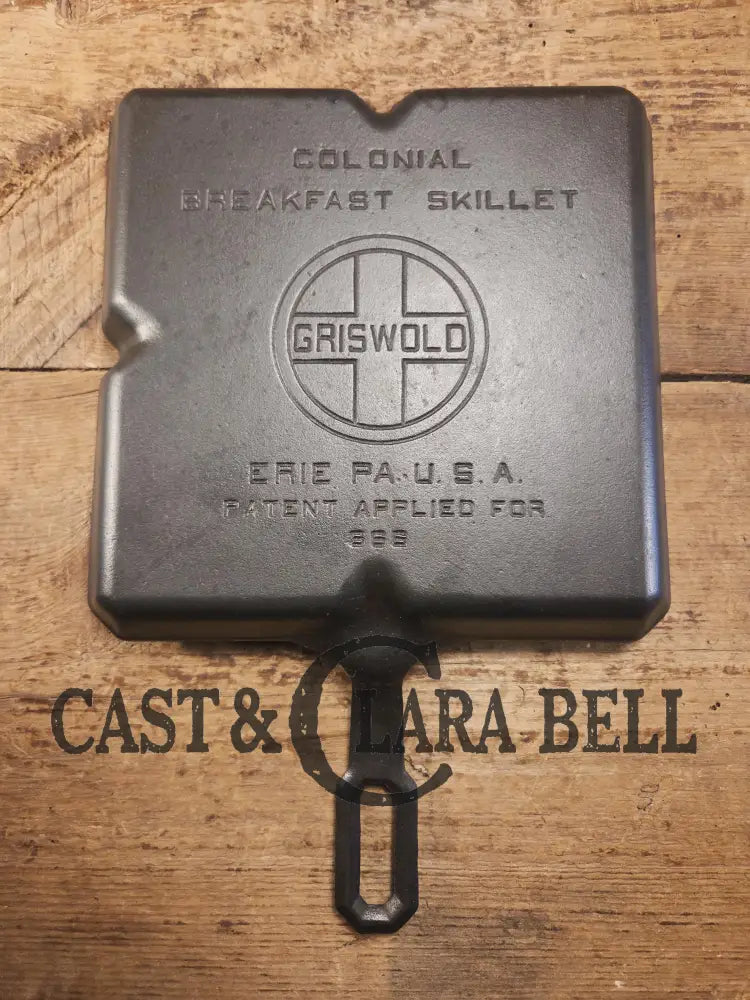 A customer favorite! Unique Griswold Cast Iron Colonial Breakfast Skillet! P/N 666. Great for bacon and eggs! Skillet