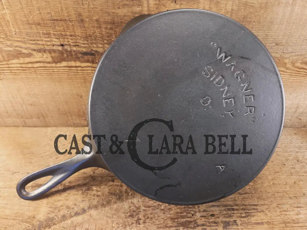 A favorite of ours! 1895-1910โs! Wagner Sidney #7 Cast Iron Skillet double Arc Logo and black iron Finish. โAโ makers