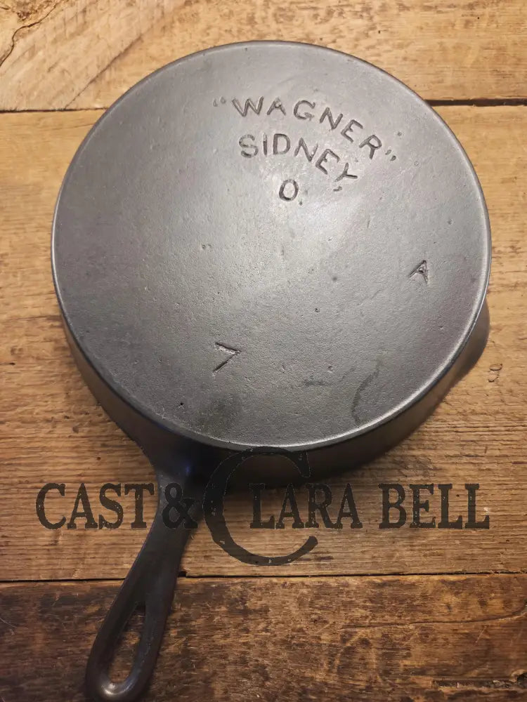 A favorite of ours! 1895-1910โs! Wagner Sidney #7 Cast Iron Skillet double Arc Logo and black iron Finish. โAโ makers
