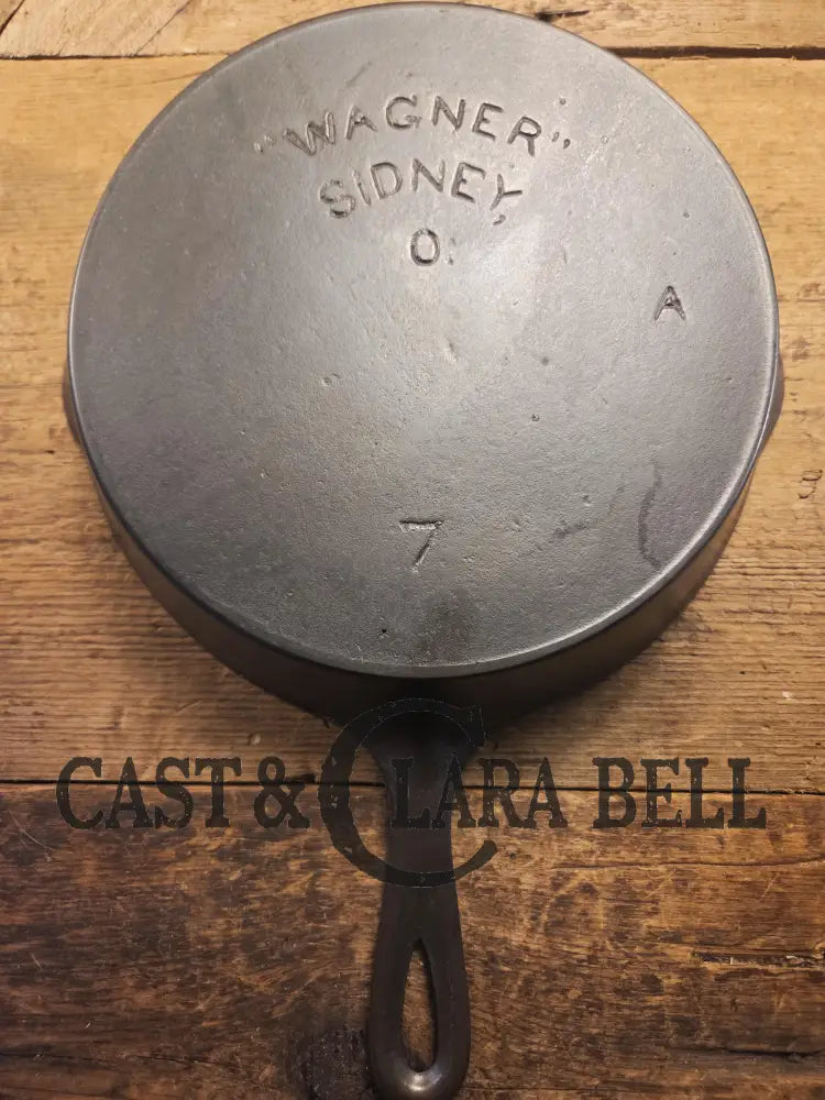 A favorite of ours! 1895-1910โs! Wagner Sidney #7 Cast Iron Skillet double Arc Logo and black iron Finish. โAโ makers