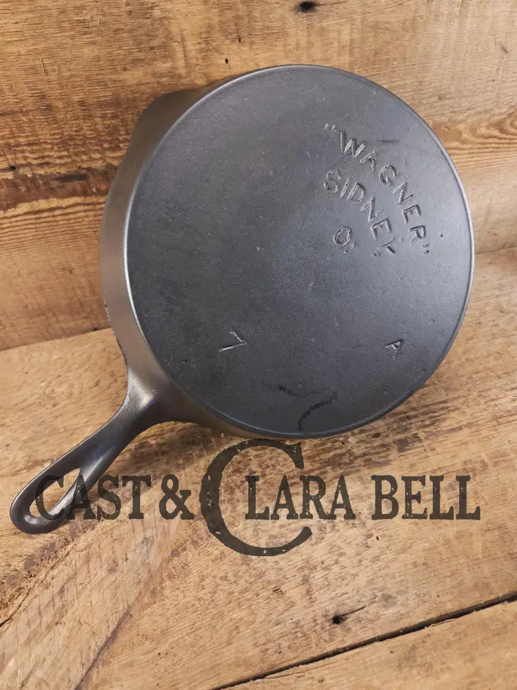 A favorite of ours! 1895-1910โs! Wagner Sidney #7 Cast Iron Skillet double Arc Logo and black iron Finish. โAโ makers