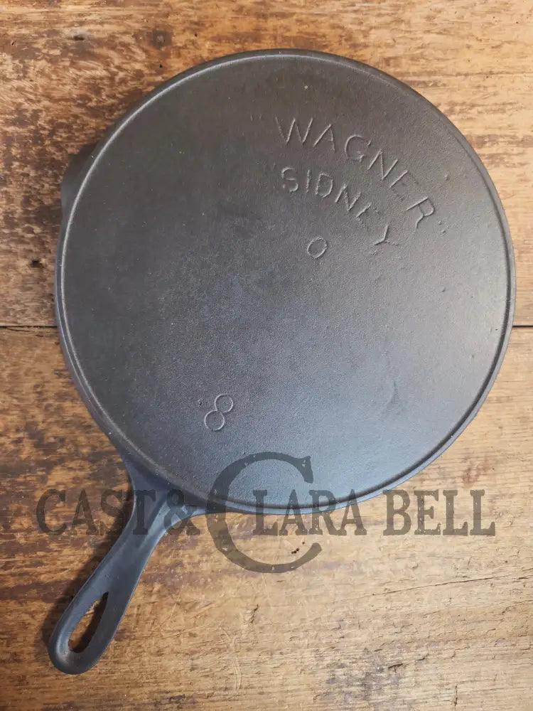 A favorite of ours! 1895-1910βs! Wagner Sidney #8 Cast Iron Skillet double Arc Logo and black iron Finish. Beautiful