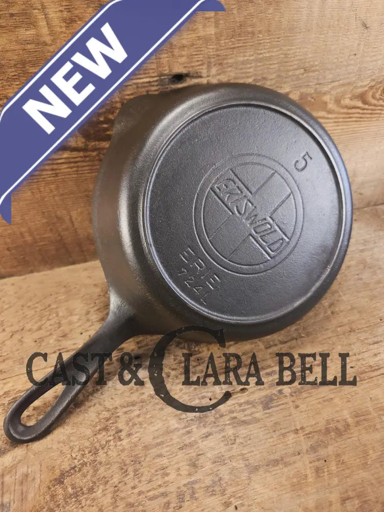 Absolute stunner. 1907-1912 Griswold ’Erie’ #5 Skillet with Slant Logo and Heat Ring 724. Ready to use. Skillet