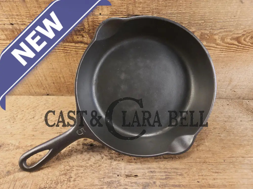 Absolute stunner. 1907-1912 Griswold ’Erie’ #5 Skillet with Slant Logo and Heat Ring 724. Ready to use. Skillet