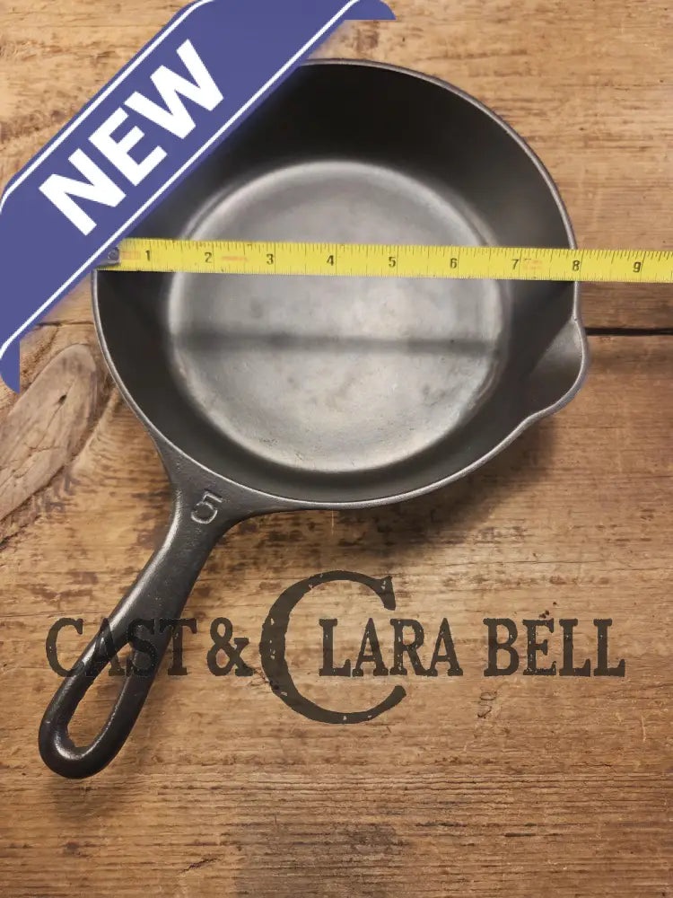 Absolute stunner. 1907-1912 Griswold ’Erie’ #5 Skillet with Slant Logo and Heat Ring 724. Ready to use. Skillet