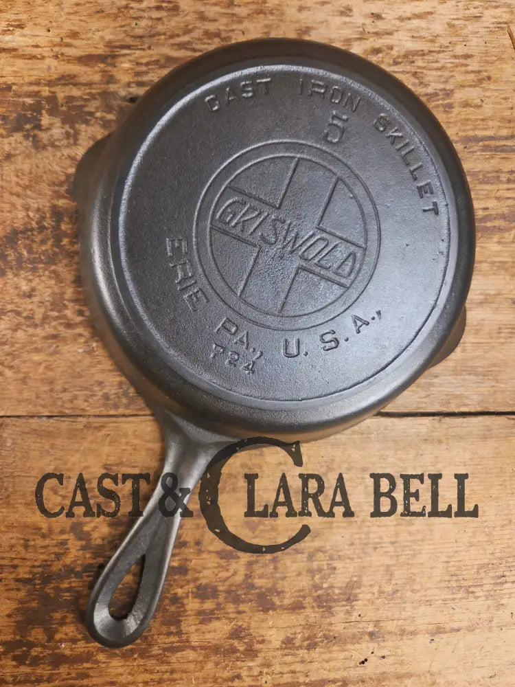 Absolute stunner. 1907-1912 Griswold ’Erie PA USA’ #5 Skillet with Slant Logo and Heat Ring 724 Skillet
