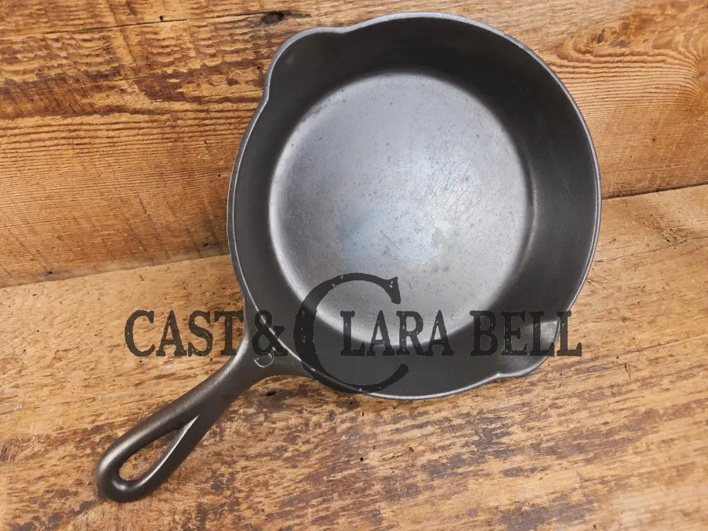 Absolute stunner. 1907-1912 Griswold ’Erie PA USA’ #5 Skillet with Slant Logo and Heat Ring 724 Skillet