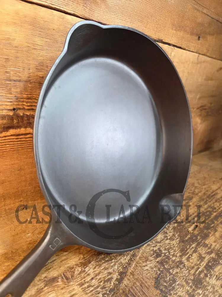 Absolutely Gorgeous. 1940’s #9 Griswold SBL (710 E) cast iron skillet. Unique Groove Handle - Skillet