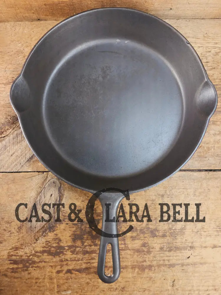 Absolutely Gorgeous. 1940βs #9 Griswold SBL (710 H) cast iron skillet. #710 Skillet
