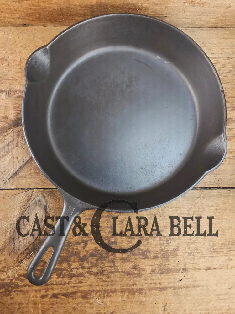 Absolutely Gorgeous. 1940βs #9 Griswold SBL (710 H) cast iron skillet. #710 Skillet