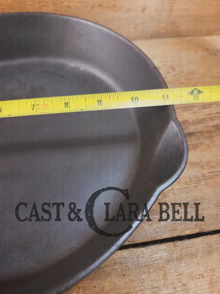 Absolutely Gorgeous. 1940βs #9 Griswold SBL (710 H) cast iron skillet. #710 Skillet
