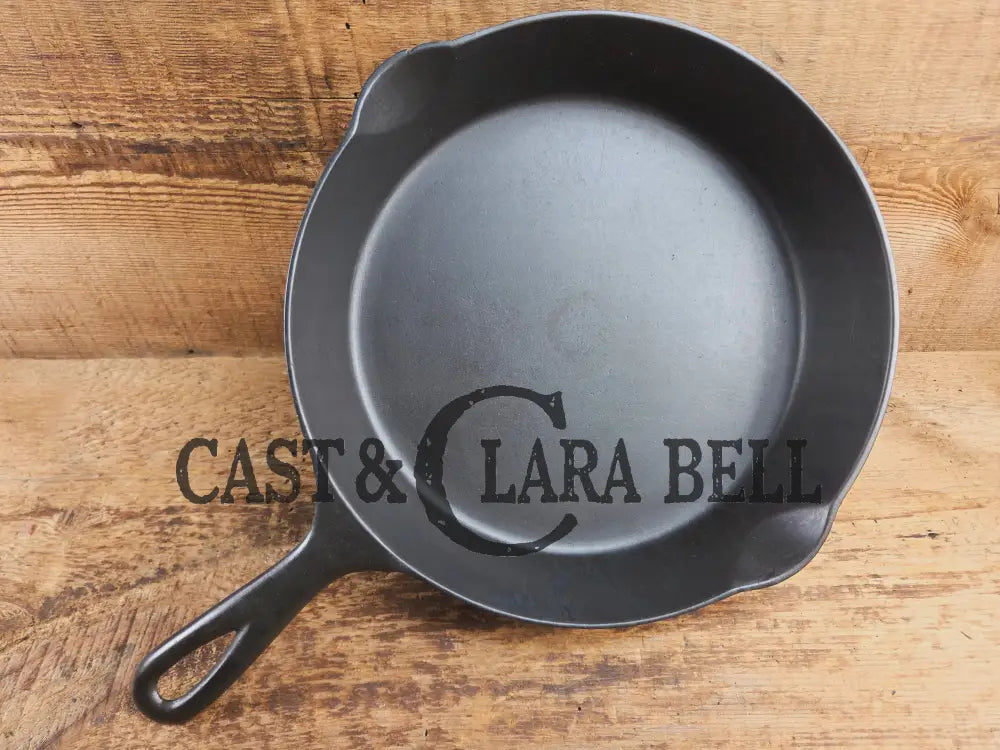 Almost MINT! 1890βs 2nd Series Erie (Griswold) #8 Cast Iron Skillet. Collector grade and ready to cook in your kitchen!