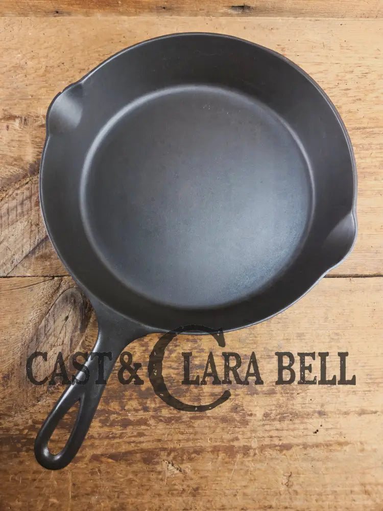 Almost MINT! 1890βs 2nd Series Erie (Griswold) #8 Cast Iron Skillet. Collector grade and ready to cook in your kitchen!