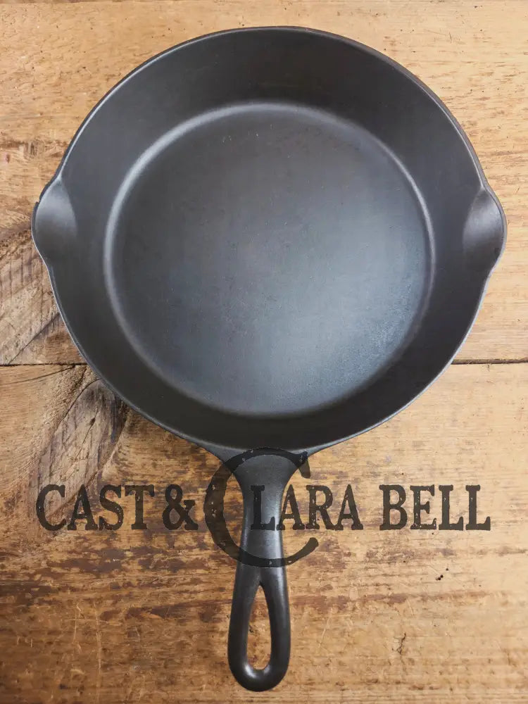 Almost MINT! 1890βs 2nd Series Erie (Griswold) #8 Cast Iron Skillet. Collector grade and ready to cook in your kitchen!