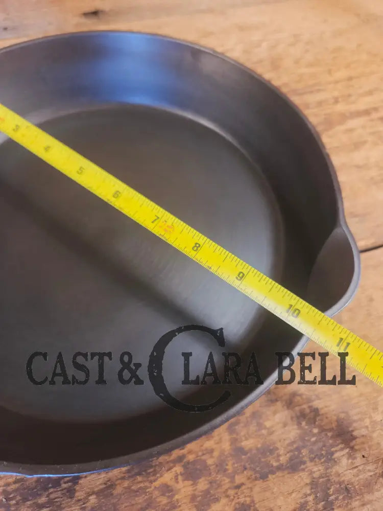 Almost mint! 1940’s Griswold No. 8 Cast Iron Skillet with Small Block Logo 704 F - Skillet