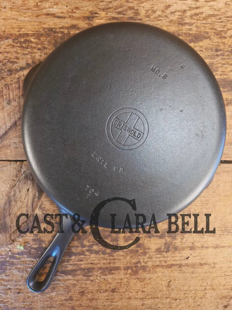 Almost mint! 1940’s Griswold No. 8 Cast Iron Skillet with Small Block Logo 704 F - Skillet