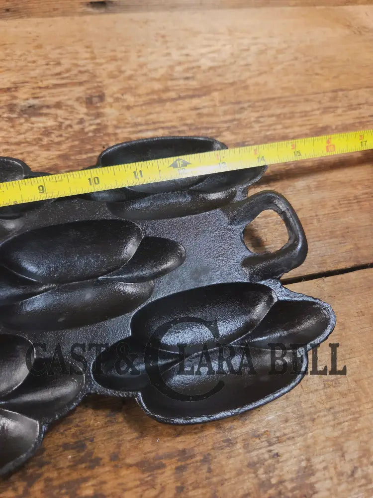 Amazing! 1865-1900 G.M. Filley No. 4 Gem Pan. Rare Piece hard to find. See pics and Description Bakeware