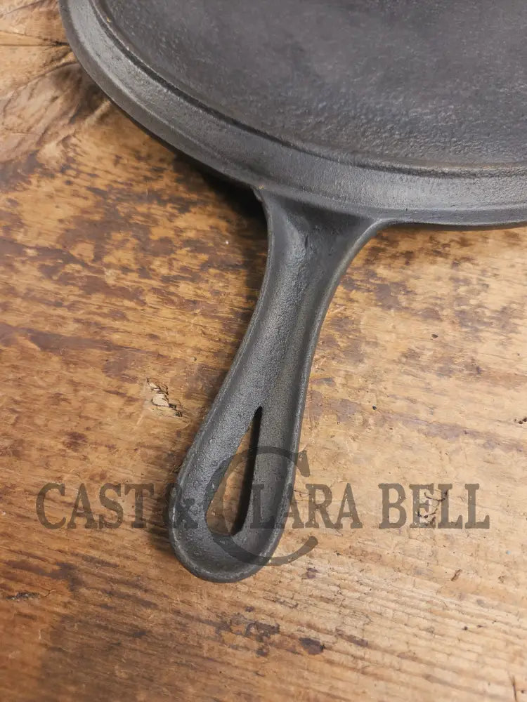 Amazing! Antique #12 handled round griddle! PERFECT pizza griddle or griddle for the cabin! Griddle