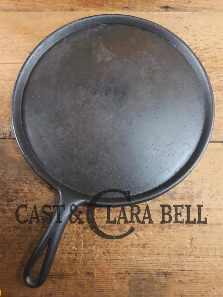 Amazing! Antique #14 handled gate marked round griddle! We’ve never seen one like this. PERFECT pizza peel or griddle