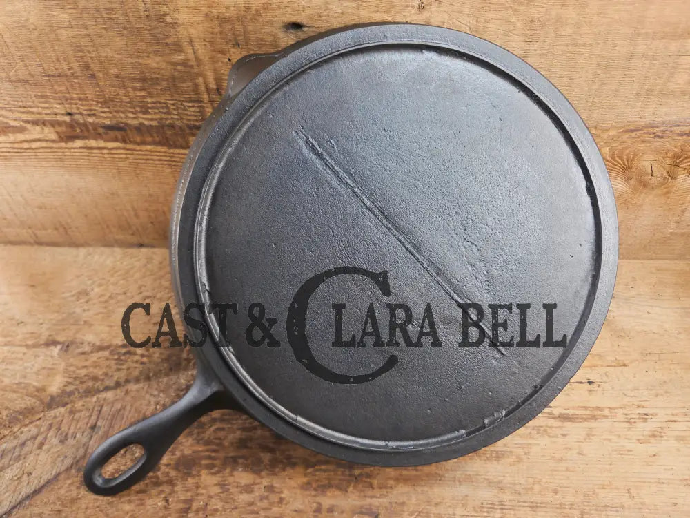 Antique elegant gate-marked unknown #10 skillet. Amazing condition Est 1880’s Era. Flat handle raised #10 Pattern