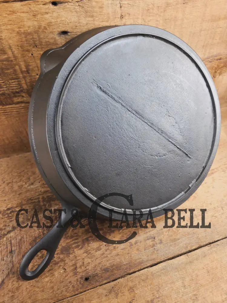 Antique elegant gate-marked unknown #10 skillet. Amazing condition Est 1880’s Era. Flat handle raised #10 Pattern
