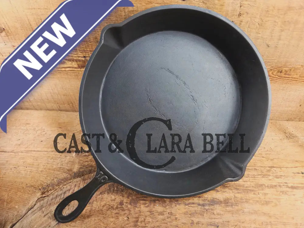 Antique elegant gate-marked unknown #10 skillet. Amazing condition Est 1880’s Era. Flat handle raised #10 Pattern