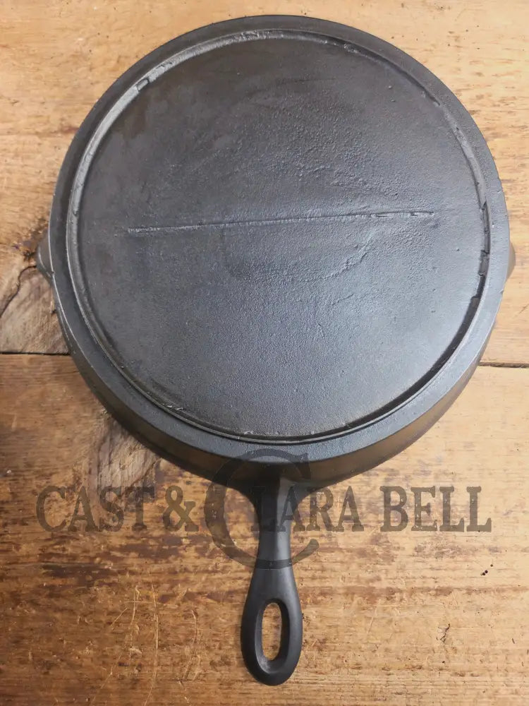 Antique elegant gate-marked unknown #10 skillet. Amazing condition Est 1880’s Era. Flat handle raised #10 Pattern