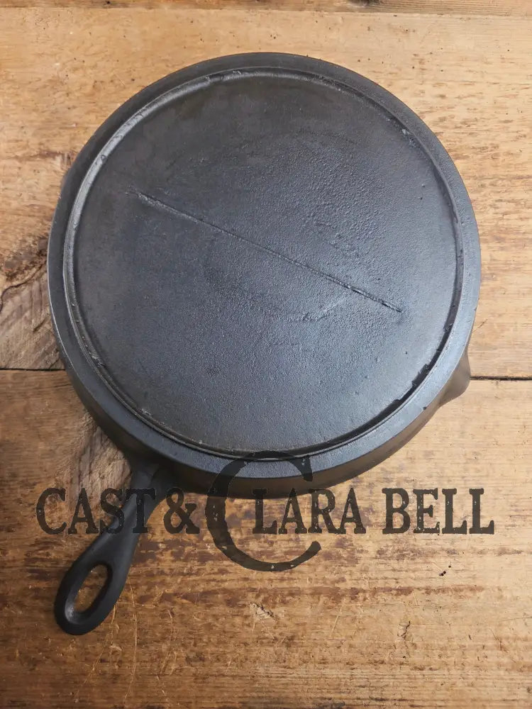 Antique elegant gate-marked unknown #10 skillet. Amazing condition Est 1880’s Era. Flat handle raised #10 Pattern